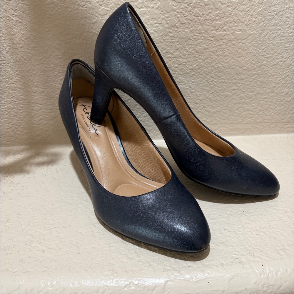Abella True Comfort Galaxy Navy Blue Pumps Size 8.5 EUC Flight Attendant Office